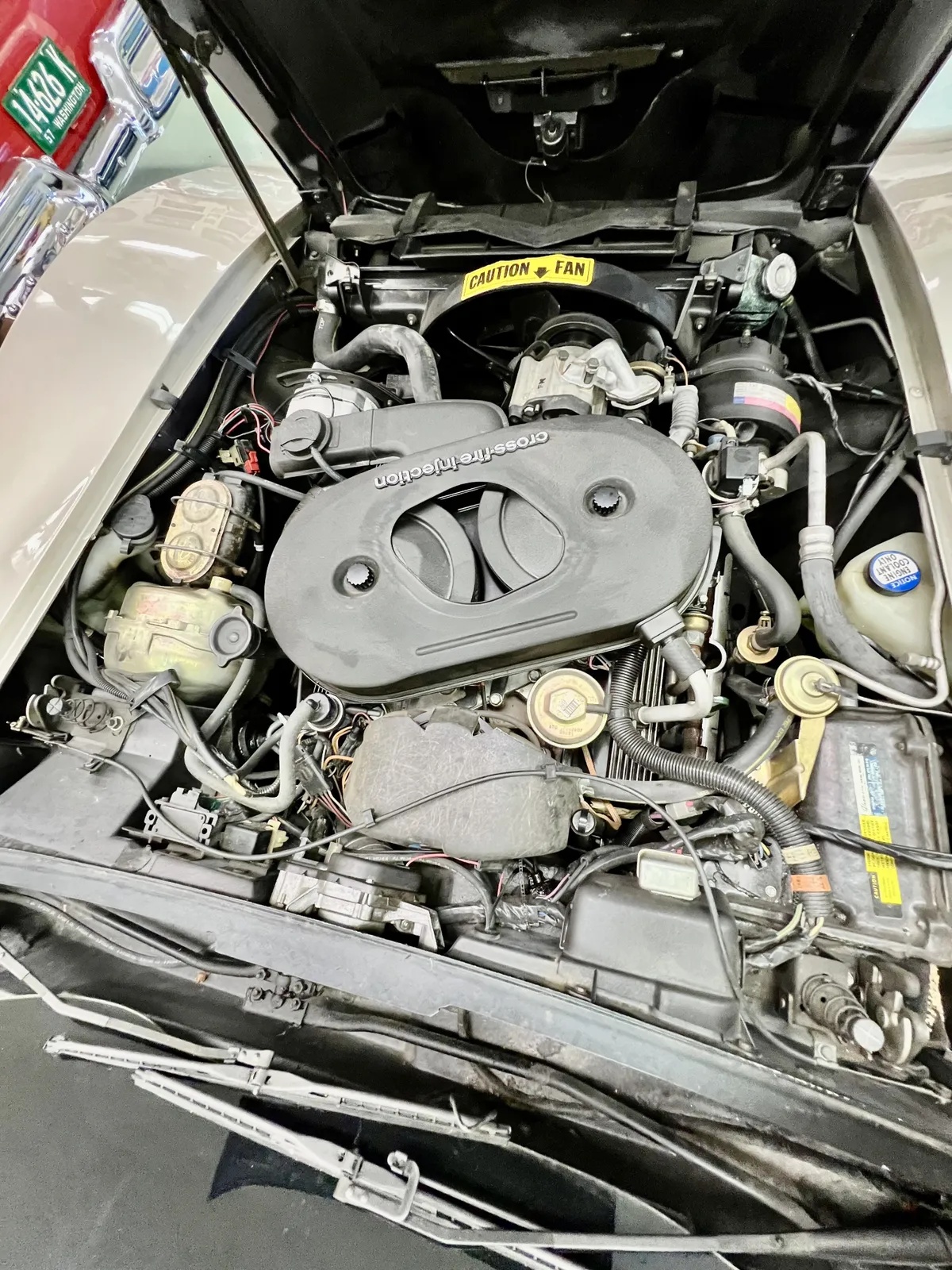 Chevrolet-Corvette-1982-Silver-Beige-Metallic-Multi-Tone-Silver-Beige-Leather-13