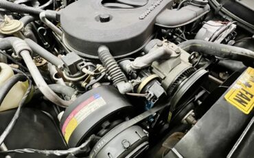 Chevrolet-Corvette-1982-Silver-Beige-Metallic-Multi-Tone-Silver-Beige-Leather-14