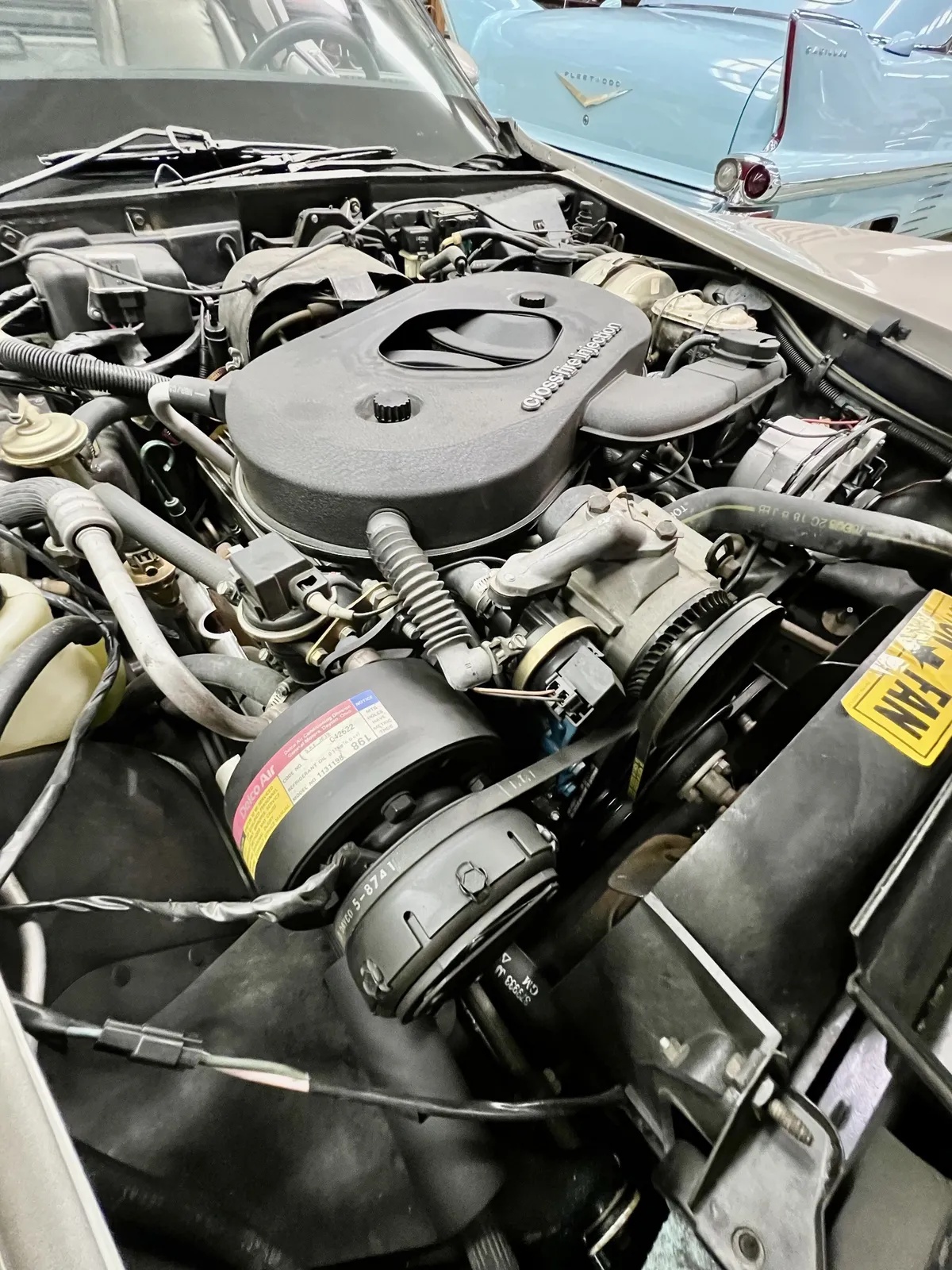 Chevrolet-Corvette-1982-Silver-Beige-Metallic-Multi-Tone-Silver-Beige-Leather-14