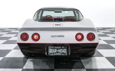 Chevrolet-Corvette-1982-Silver-Red-10