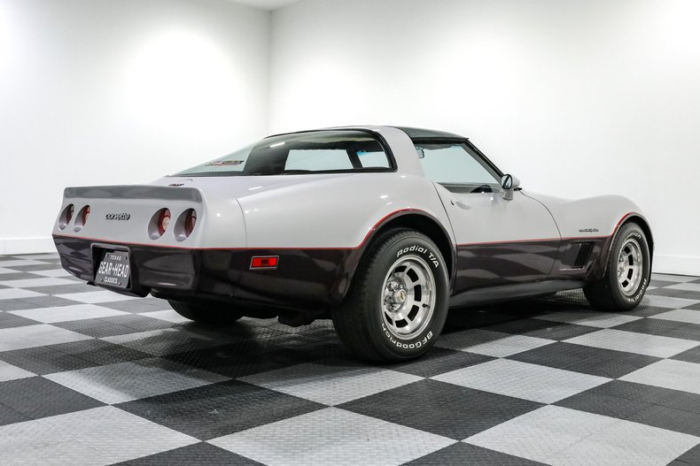 Chevrolet-Corvette-1982-Silver-Red-11