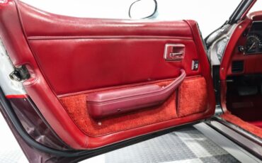 Chevrolet-Corvette-1982-Silver-Red-16