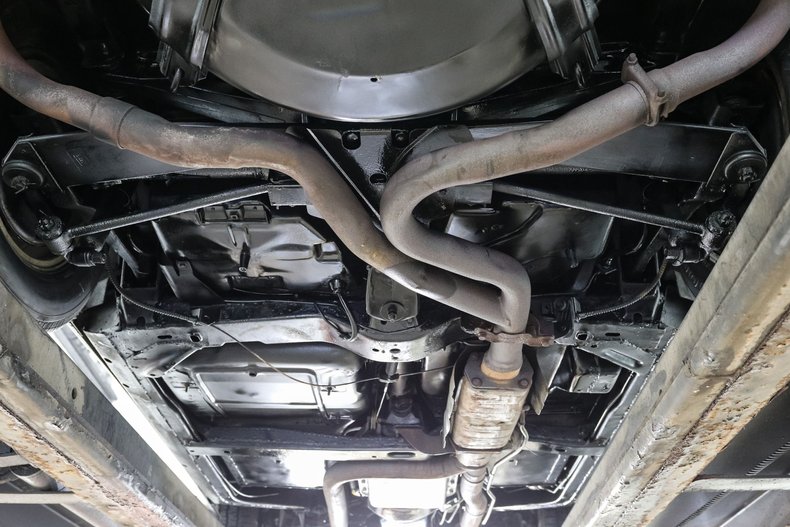 Chevrolet-Corvette-1982-Silver-Red-25