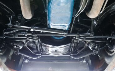 Chevrolet-Corvette-1982-Silver-Red-4