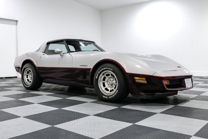 Chevrolet-Corvette-1982-Silver-Red-6