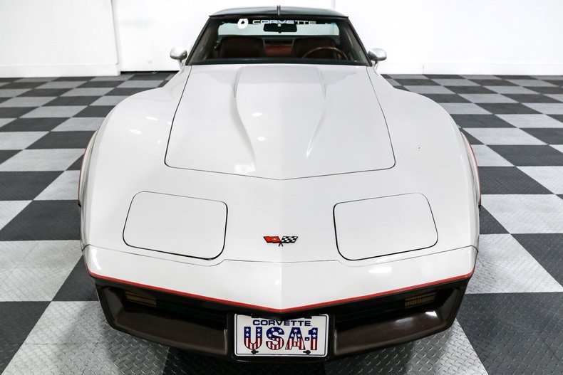 Chevrolet-Corvette-1982-Silver-Red-7