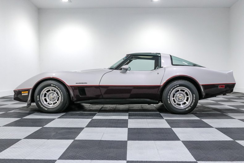 Chevrolet-Corvette-1982-Silver-Red-8
