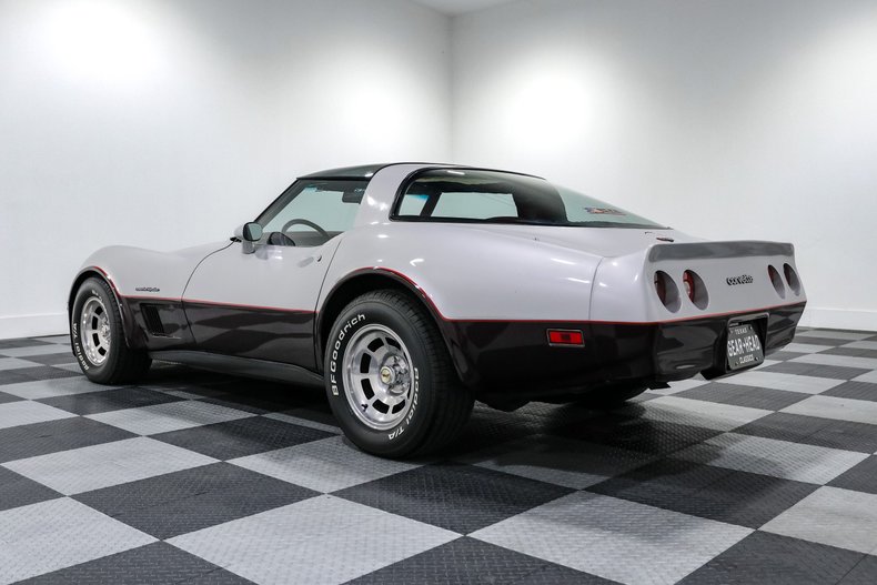 Chevrolet-Corvette-1982-Silver-Red-9