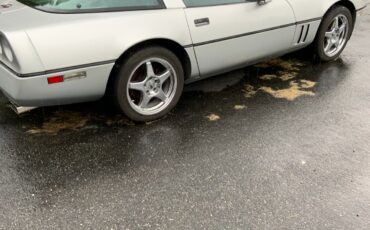 Chevrolet-Corvette-1984-Coupe-2