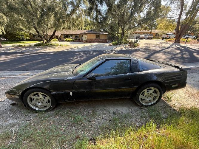 Chevrolet-Corvette-1986-5