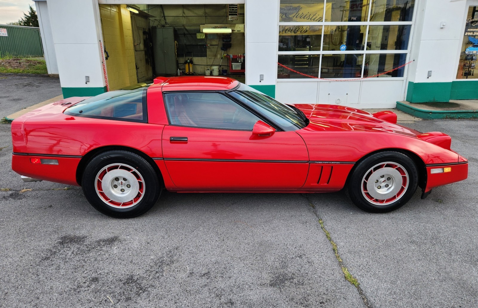Chevrolet-Corvette-1986-Hatchback-10