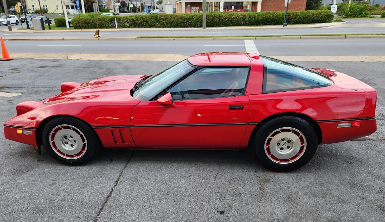 Chevrolet-Corvette-1986-Hatchback-14