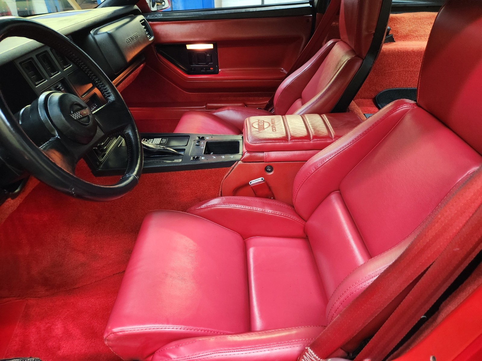Chevrolet-Corvette-1986-Hatchback-21