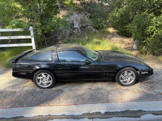 Chevrolet-Corvette-1986