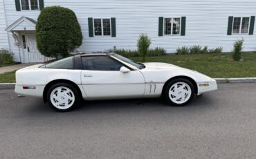 Chevrolet-Corvette-1988-3