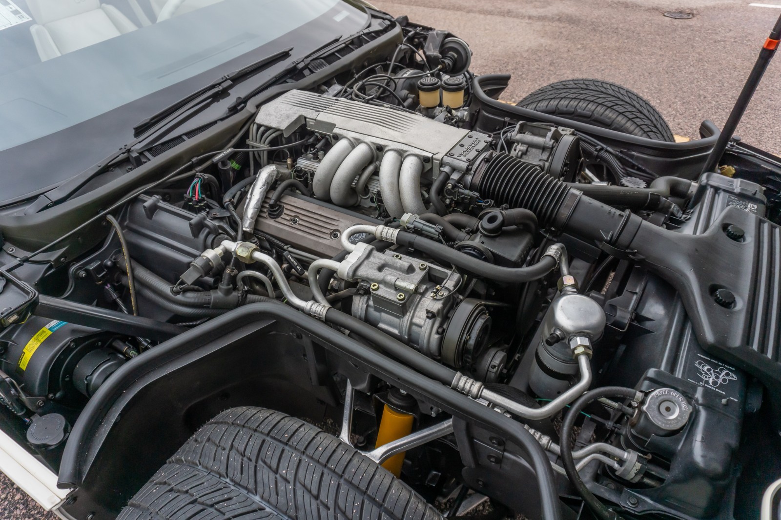 Chevrolet-Corvette-1988-Coupe-18