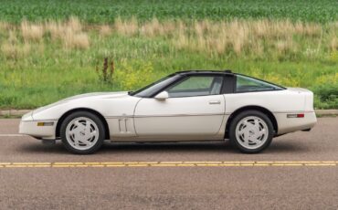 Chevrolet-Corvette-1988-Coupe-2