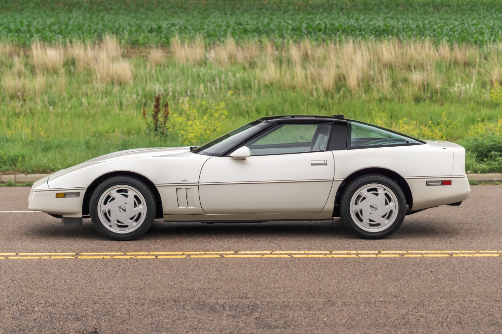 Chevrolet-Corvette-1988-Coupe-2