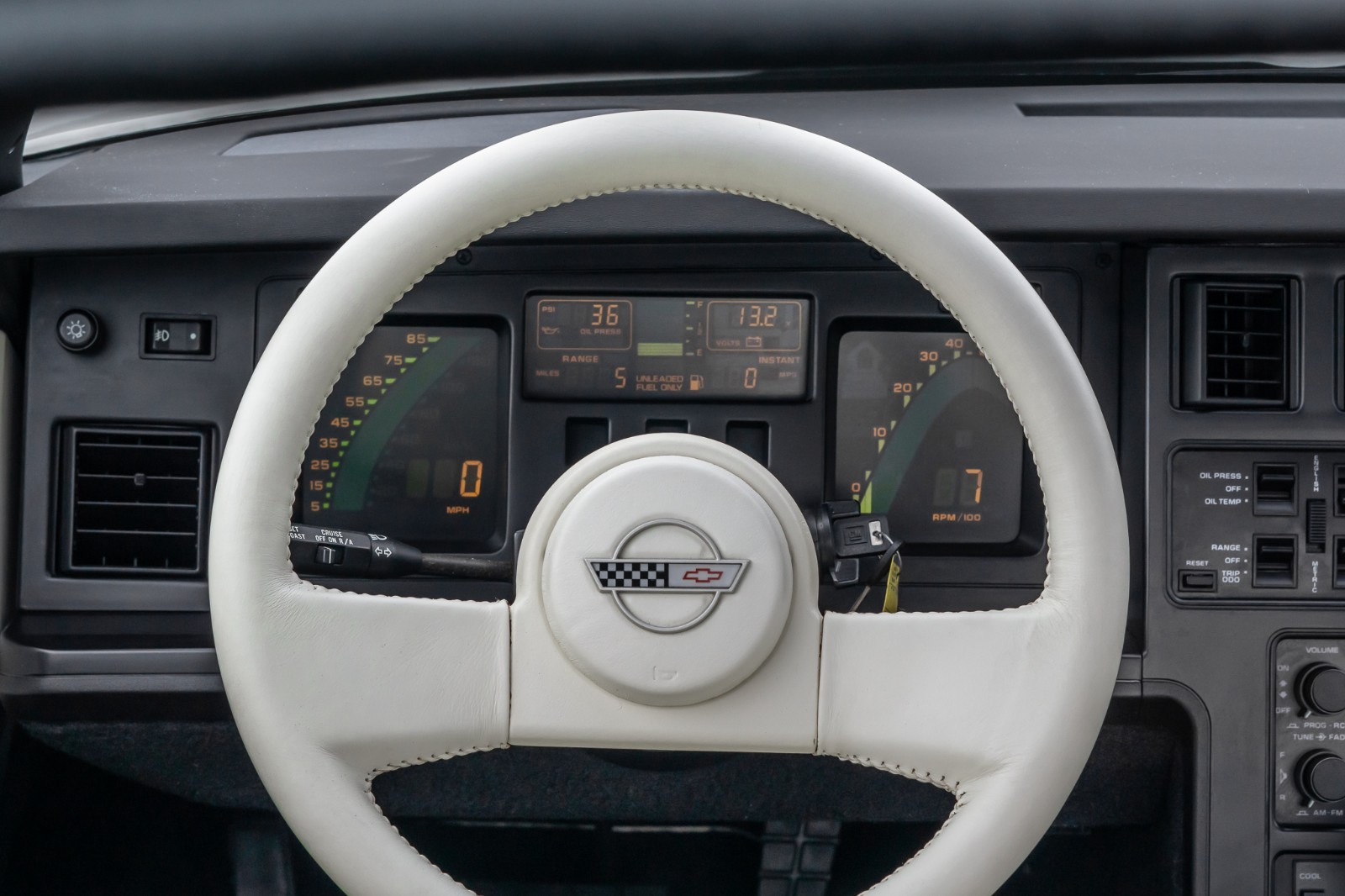 Chevrolet-Corvette-1988-Coupe-21