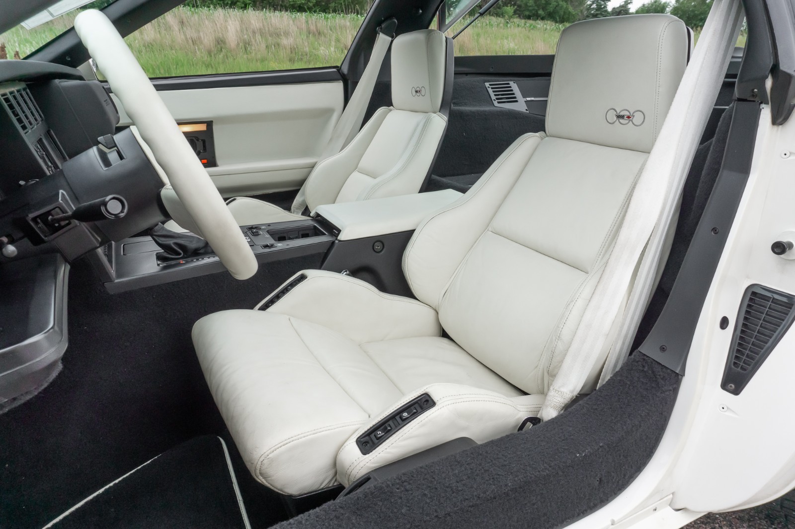Chevrolet-Corvette-1988-Coupe-25