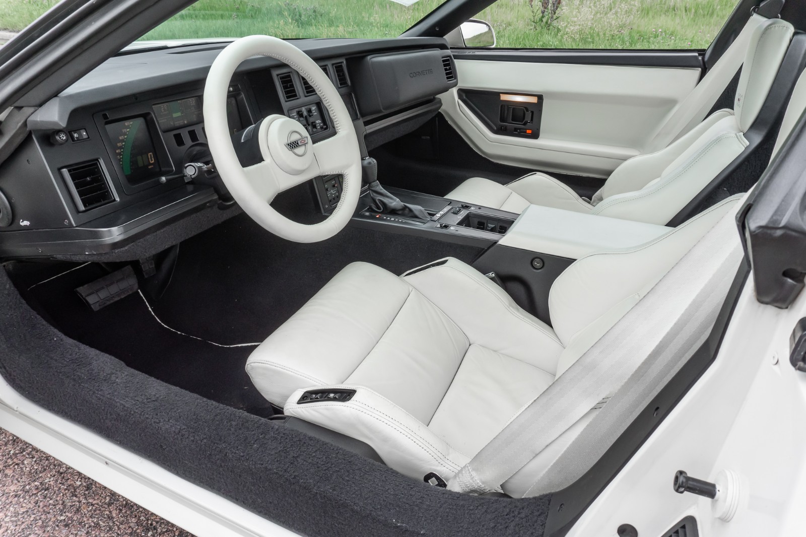 Chevrolet-Corvette-1988-Coupe-26