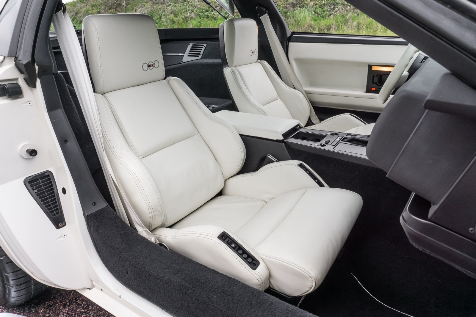 Chevrolet-Corvette-1988-Coupe-27