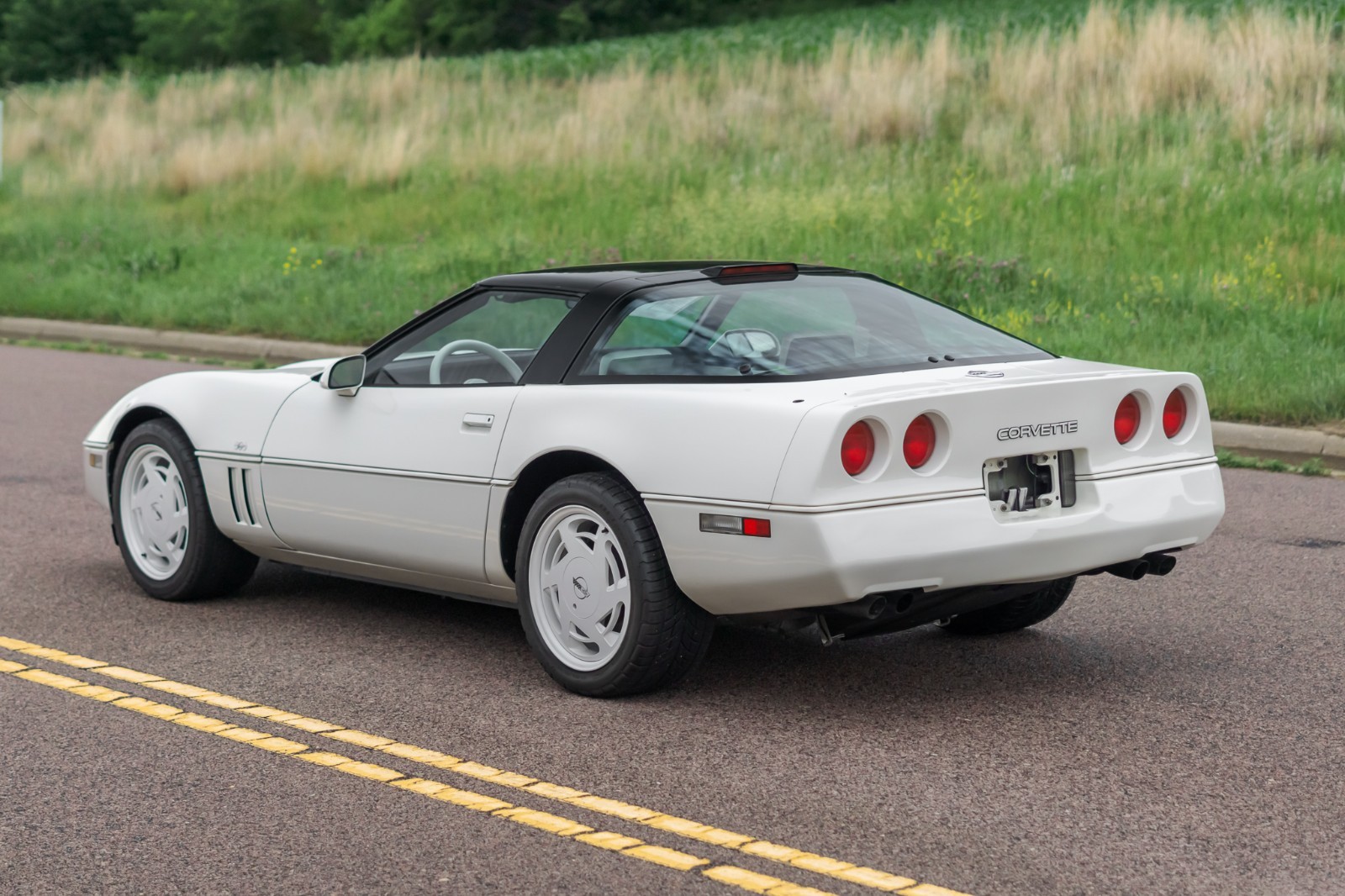 Chevrolet-Corvette-1988-Coupe-3