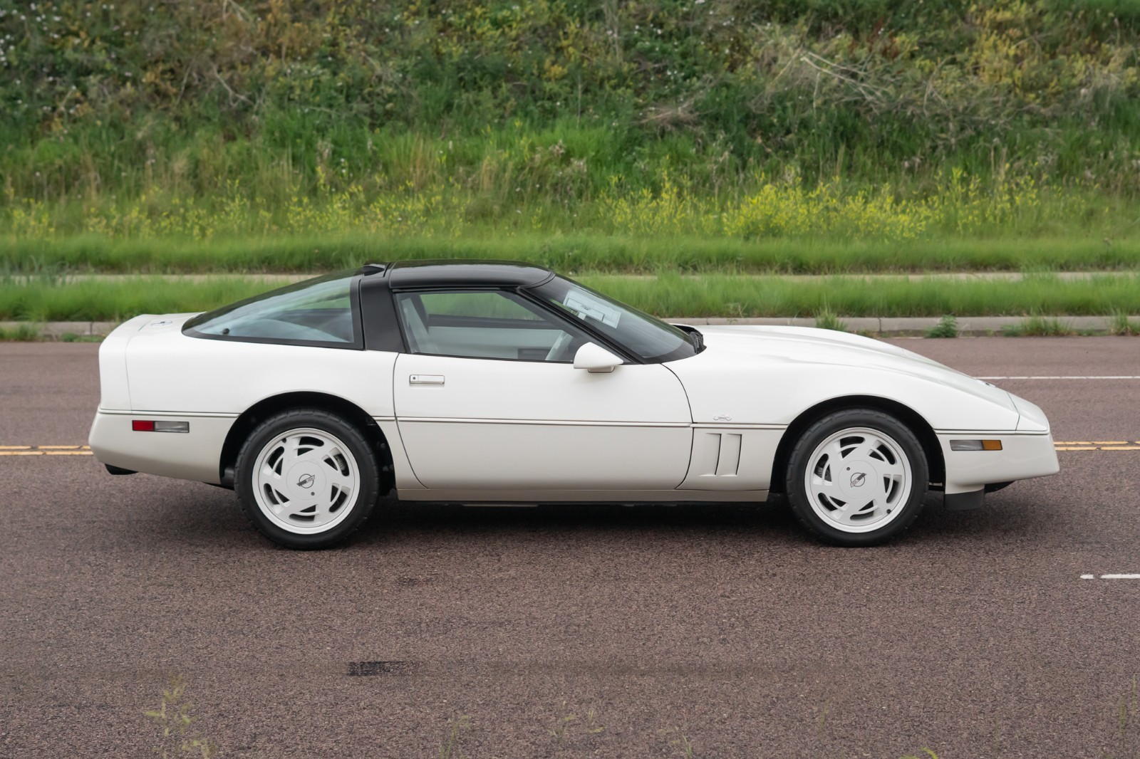 Chevrolet-Corvette-1988-Coupe-5