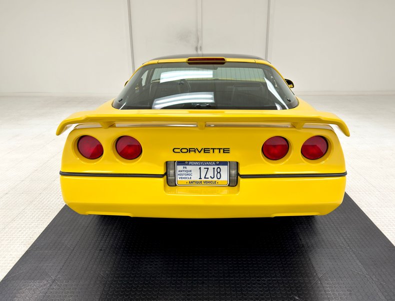Chevrolet-Corvette-1988-Yellow-Black-14
