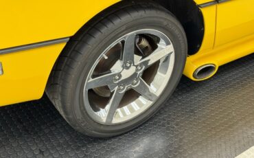 Chevrolet-Corvette-1988-Yellow-Black-26