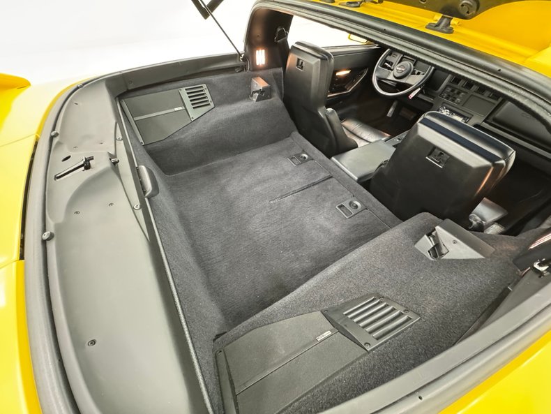 Chevrolet-Corvette-1988-Yellow-Black-34