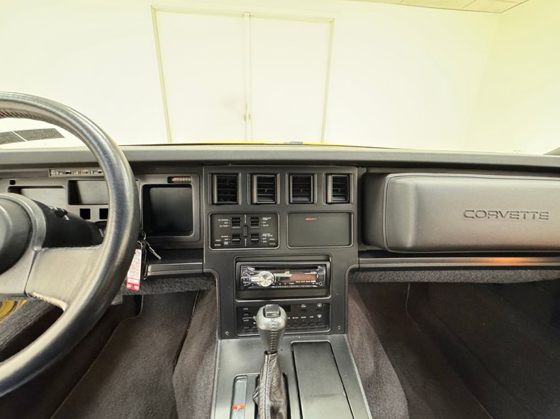 Chevrolet-Corvette-1988-Yellow-Black-43