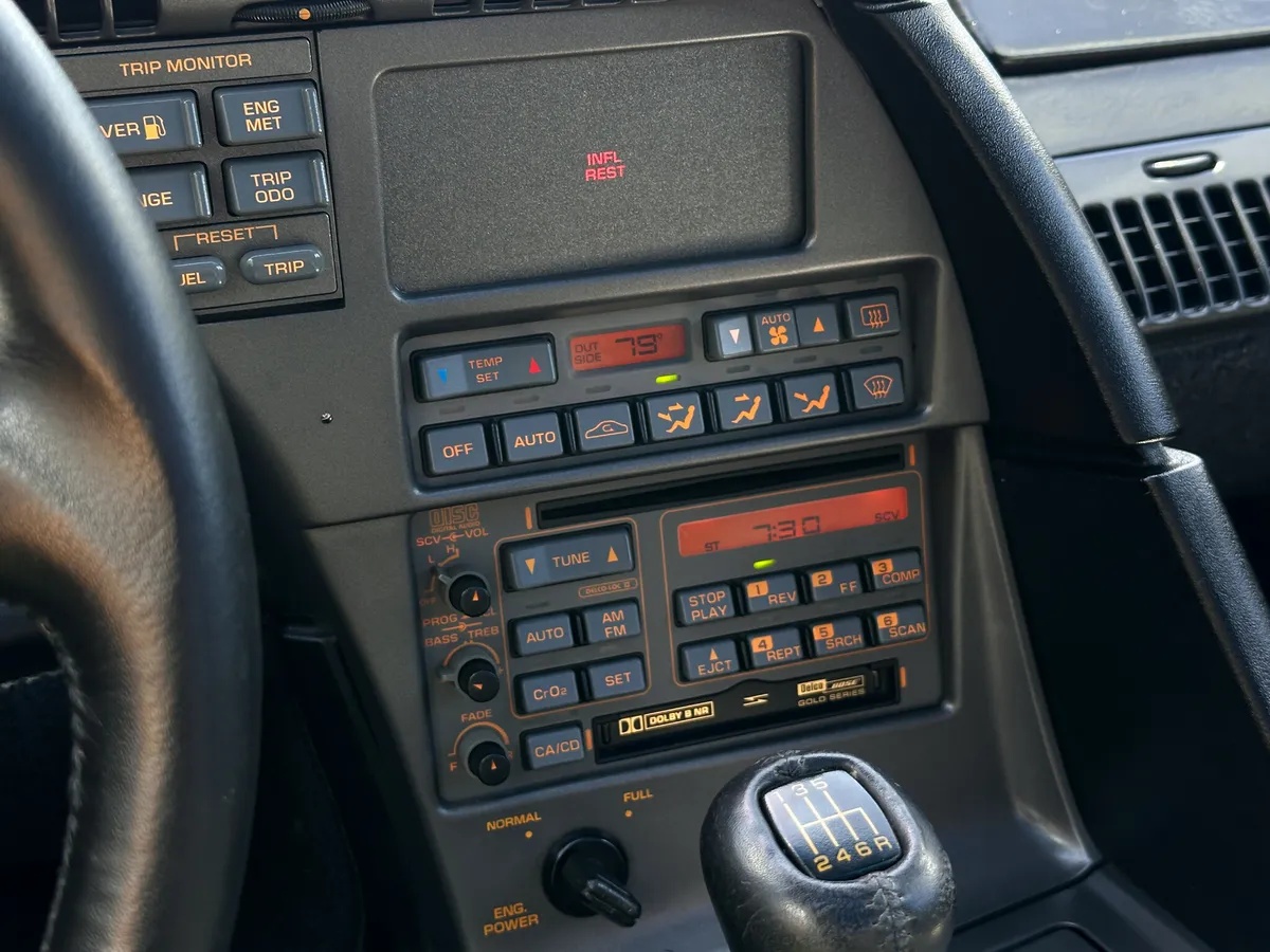 Chevrolet-Corvette-1990-Black-Black-1