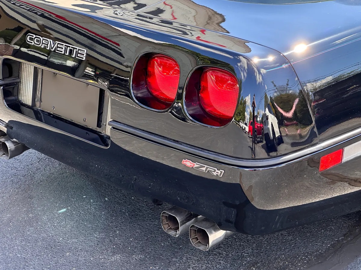 Chevrolet-Corvette-1990-Black-Black-11