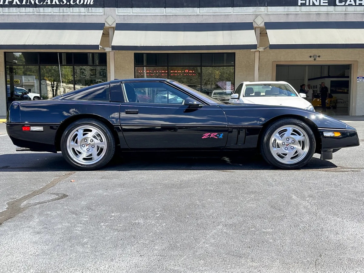 Chevrolet-Corvette-1990-Black-Black-12