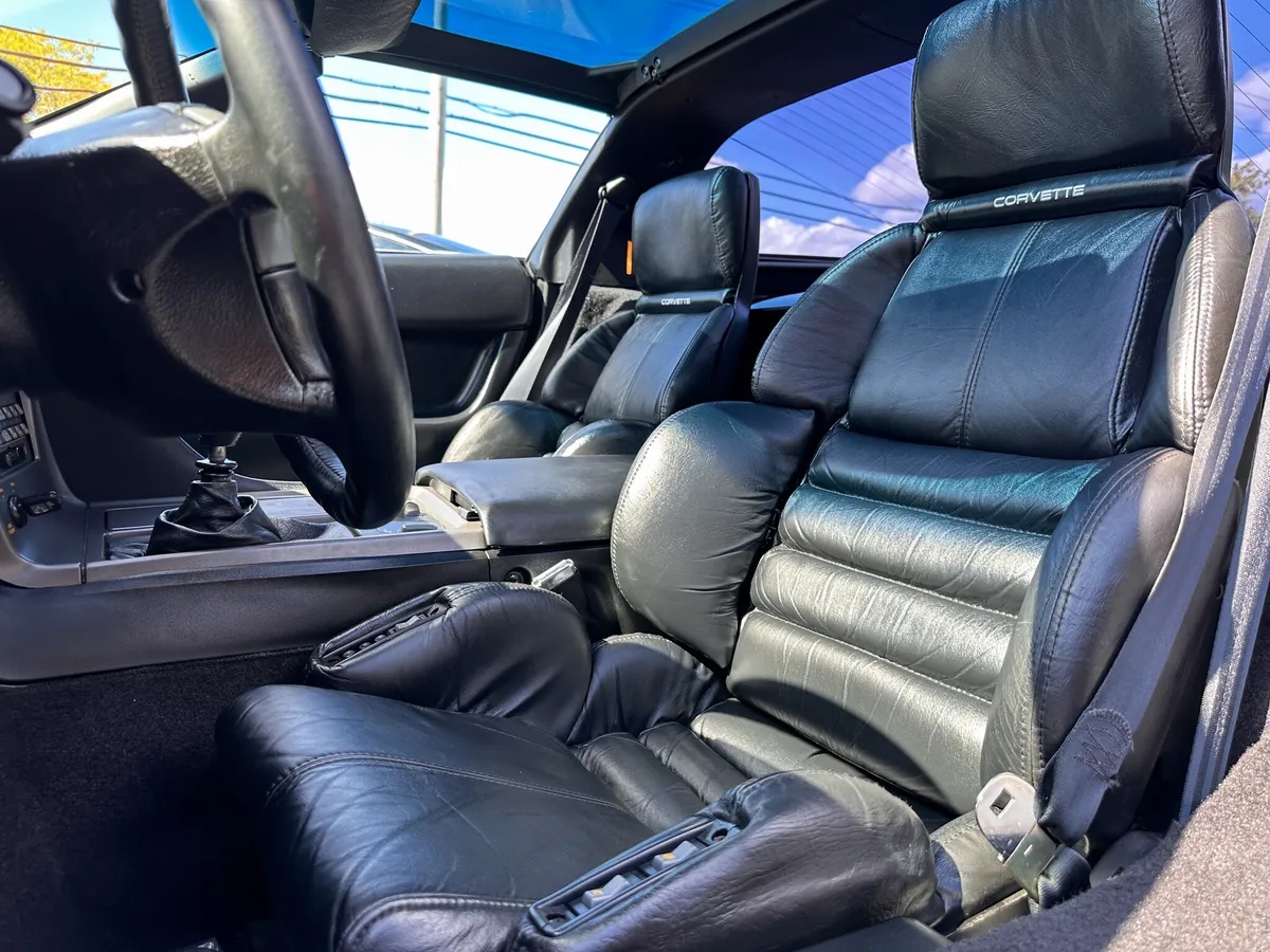 Chevrolet-Corvette-1990-Black-Black-14