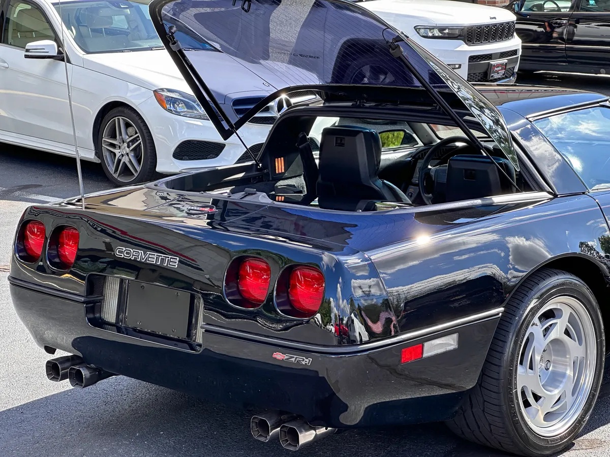 Chevrolet-Corvette-1990-Black-Black-17