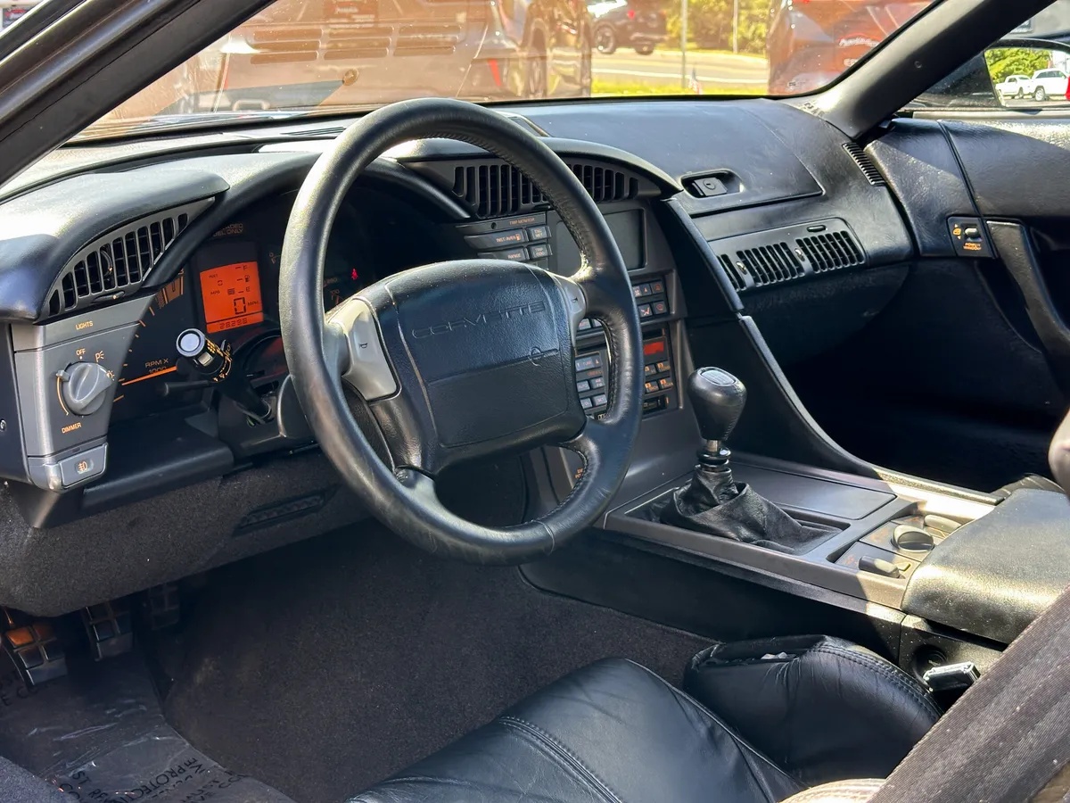 Chevrolet-Corvette-1990-Black-Black-3