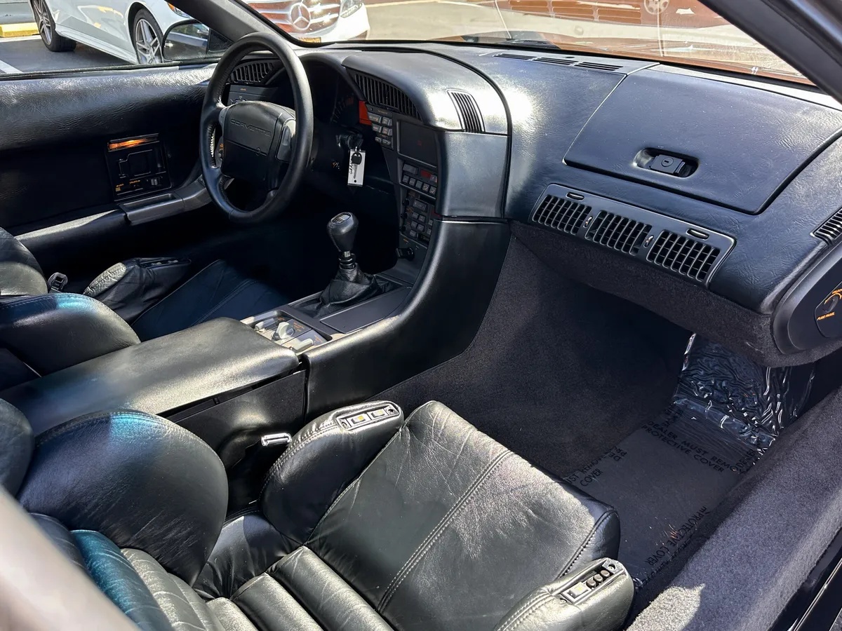 Chevrolet-Corvette-1990-Black-Black-4