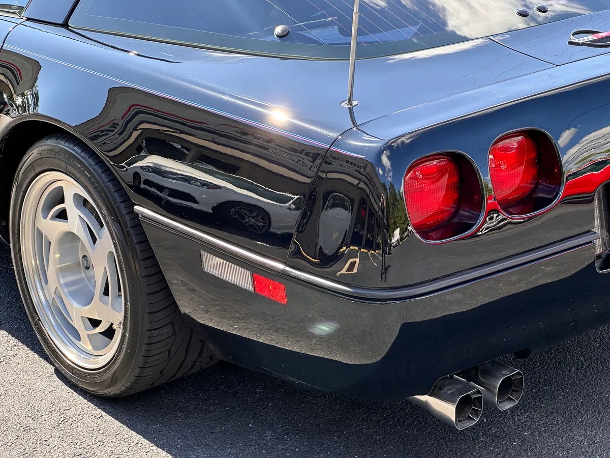 Chevrolet-Corvette-1990-Black-Black-6