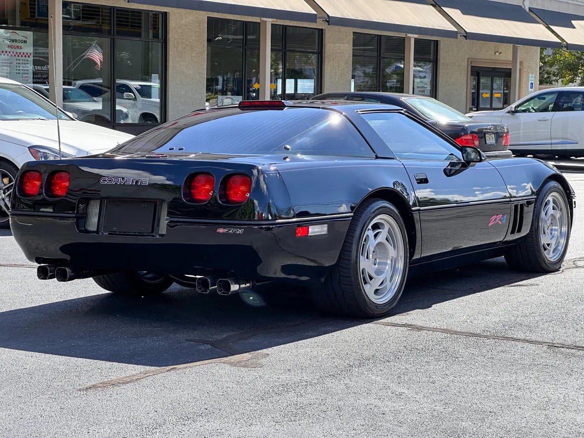 Chevrolet-Corvette-1990-Black-Black-8