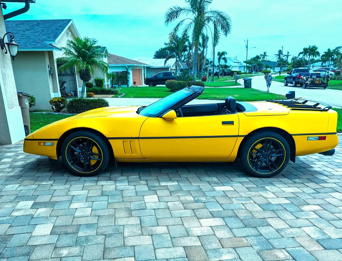 Chevrolet-Corvette-1990-Competiton-Yellow-Black-Leather-3
