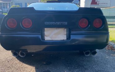 Chevrolet-Corvette-1990-Coupe-2