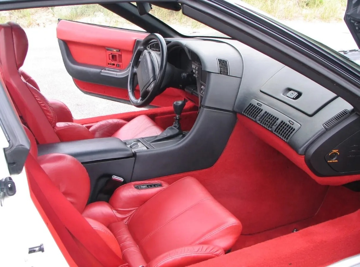 Chevrolet-Corvette-1991-White-Red-10