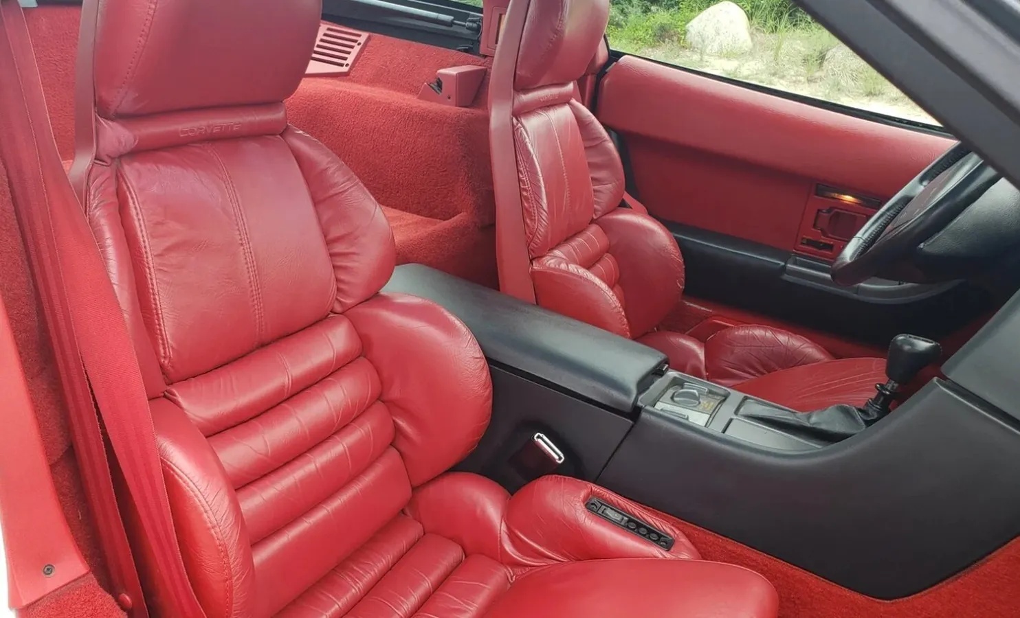 Chevrolet-Corvette-1991-White-Red-15