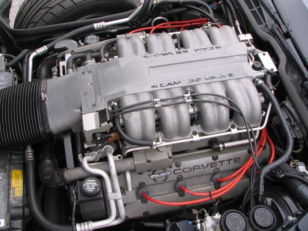 Chevrolet-Corvette-1991-White-Red-2