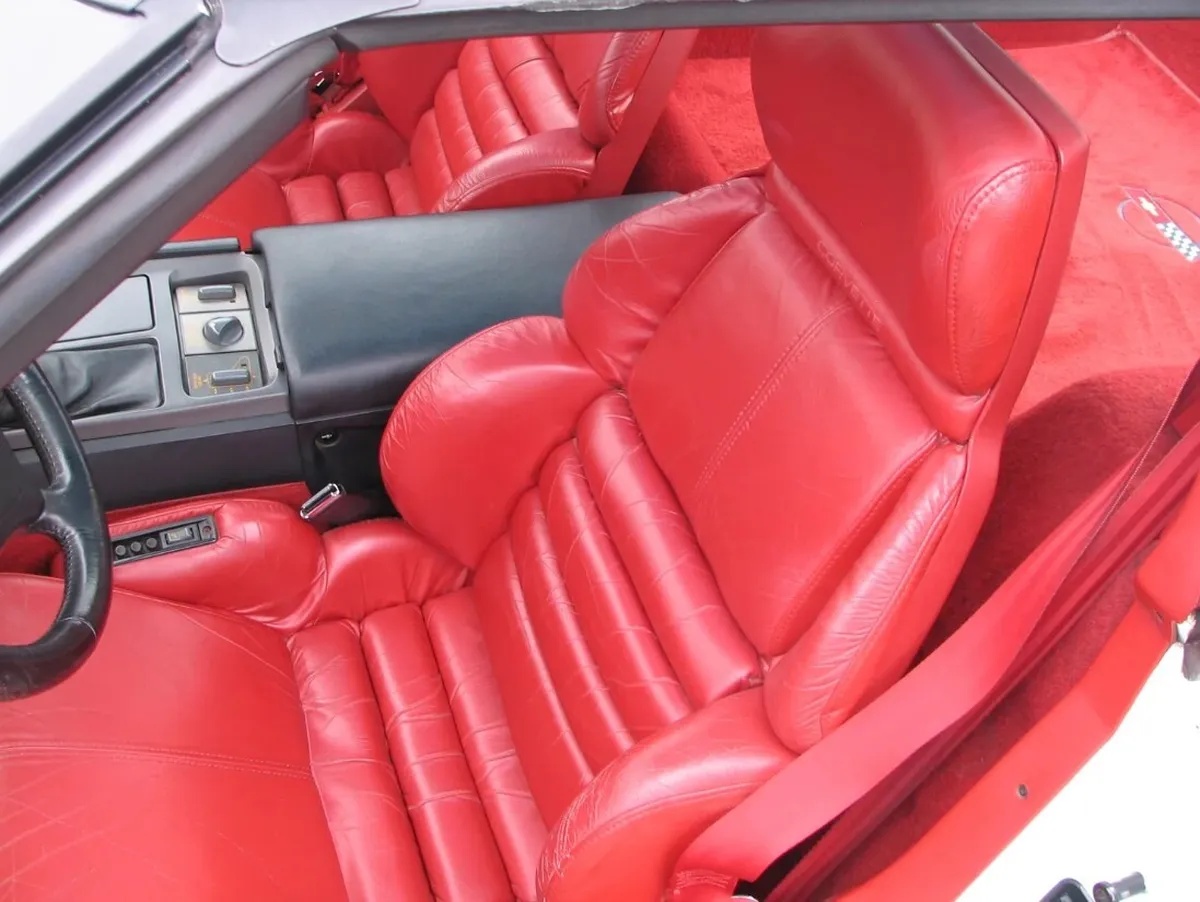 Chevrolet-Corvette-1991-White-Red-5