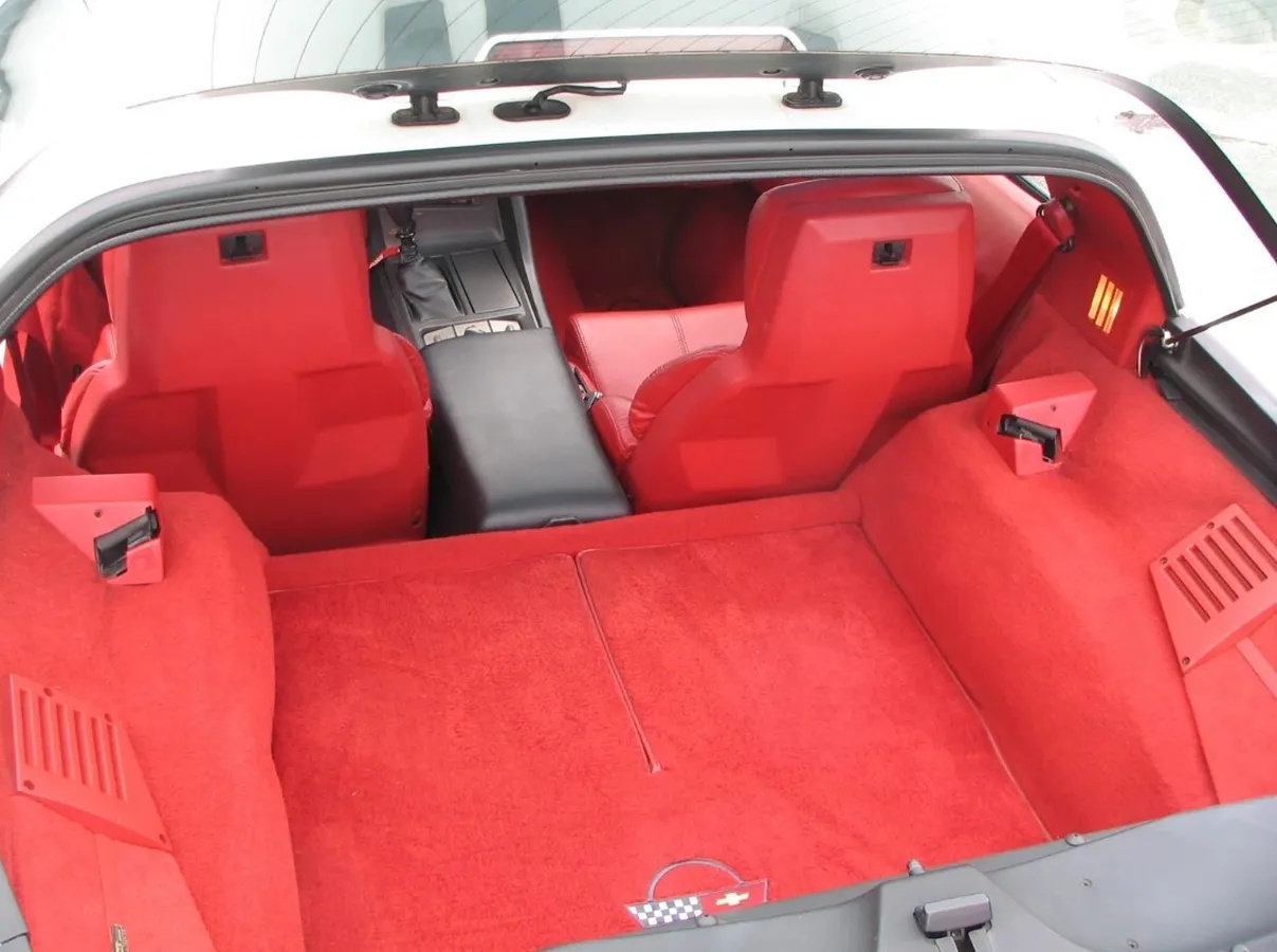 Chevrolet-Corvette-1991-White-Red-6