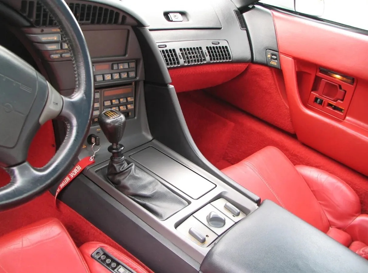 Chevrolet-Corvette-1991-White-Red-8