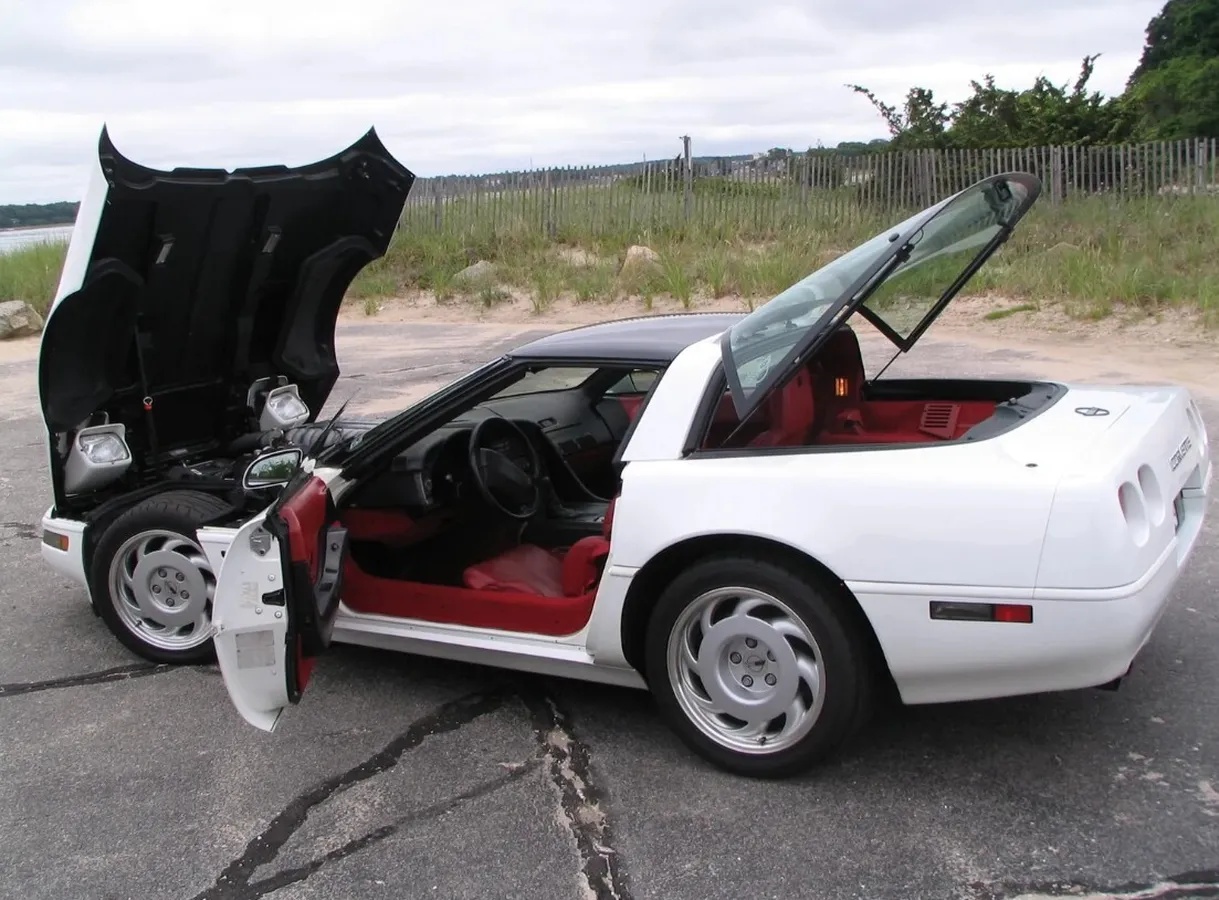 Chevrolet-Corvette-1991-White-Red-9